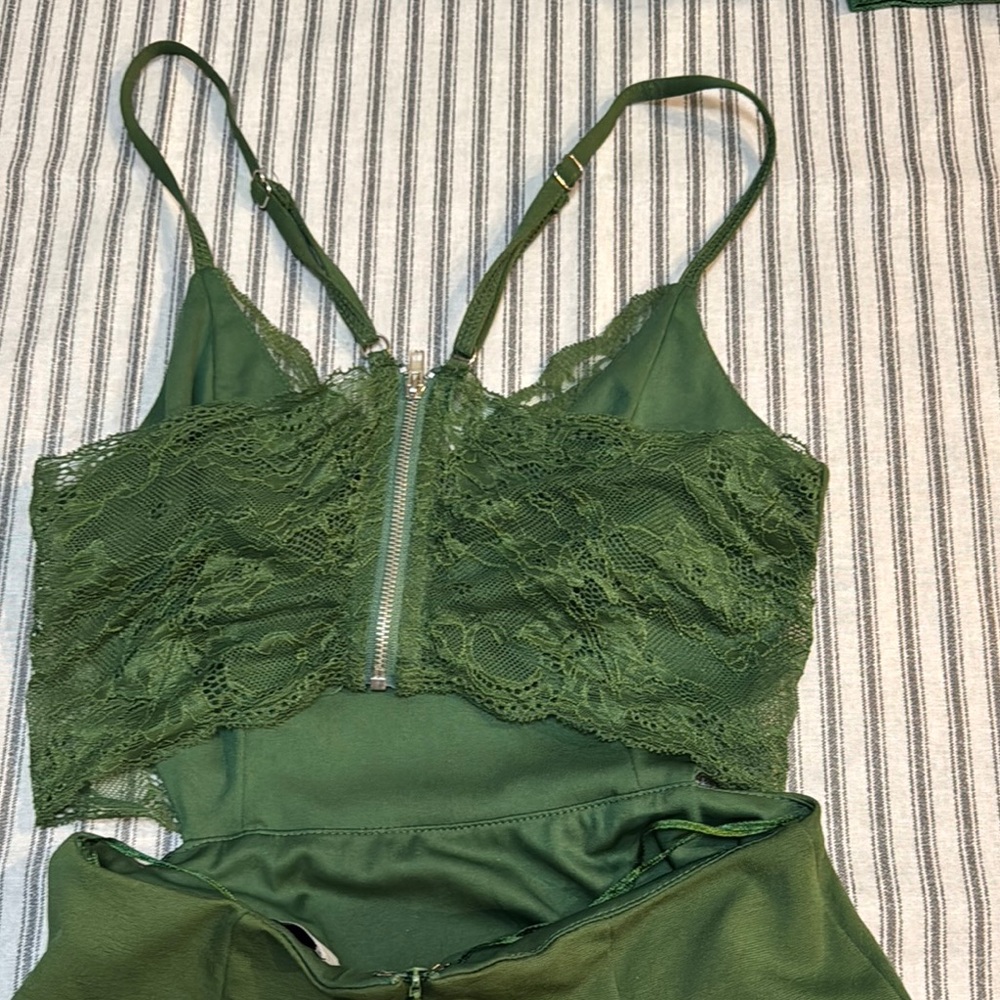 Elegant Green Lace Trim Dress - Picture 3 of 3